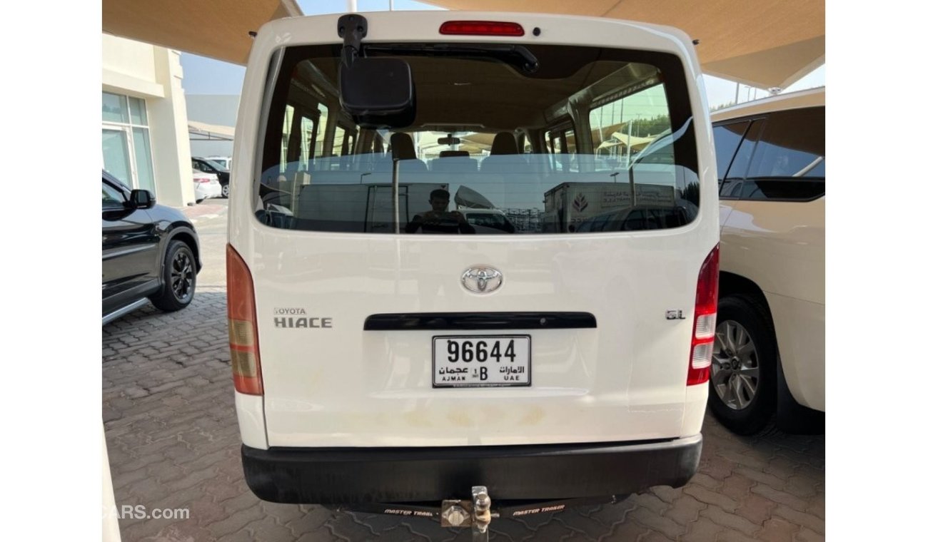 Toyota Hiace GL - Standard Roof