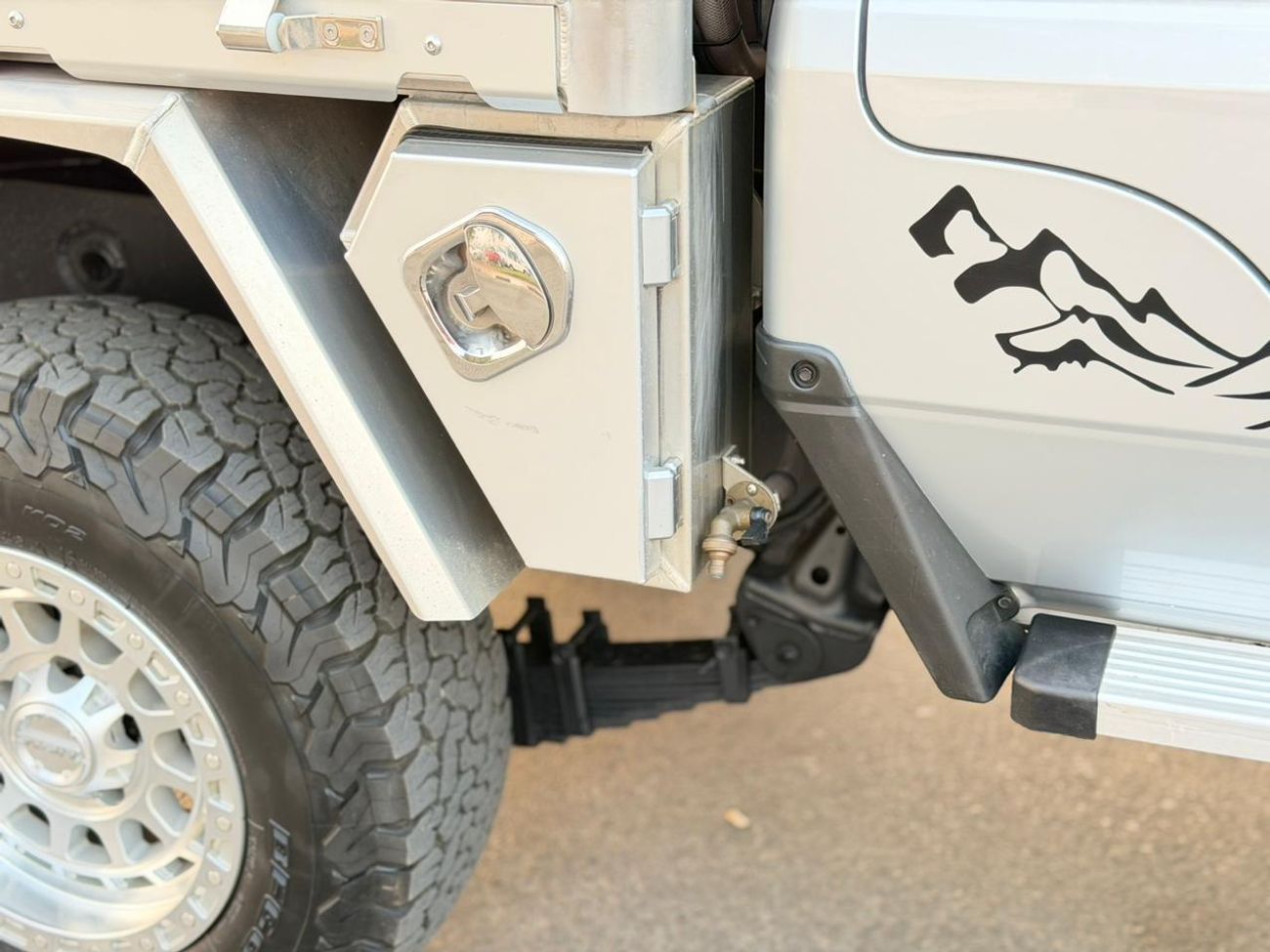 Toyota Land Cruiser Pick Up DOUBLE CABIN | X-BAR HEAVY-DUTY TOW AND RECOVERY SYSTEM | NORWELD HEAVY-DUTY ALUMINUM TRAY | 2.8L DI