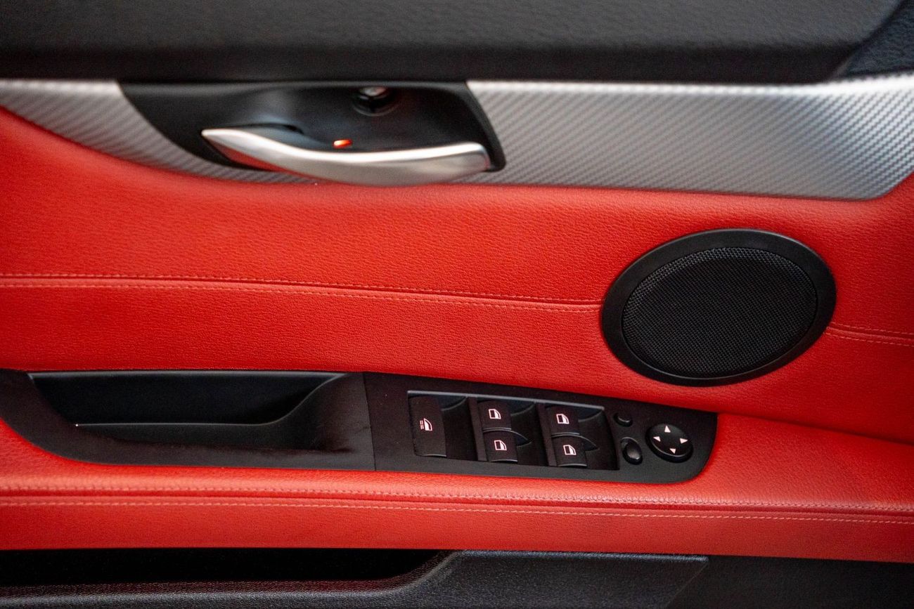 BMW Z4 M 2015 BMW Z4 SDrive35is M-Sport / Full-Service History