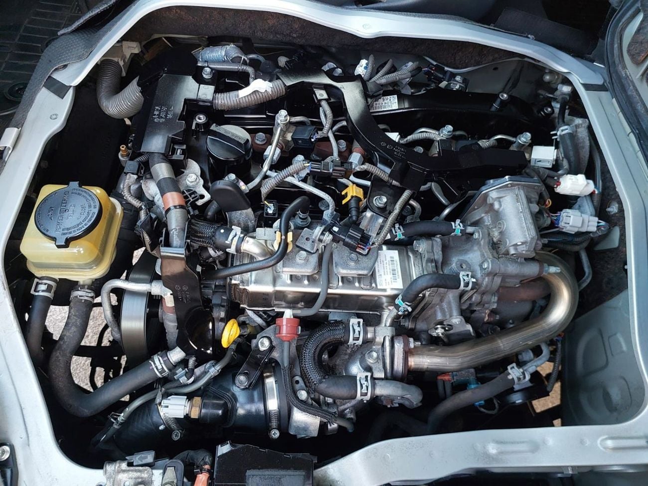 تويوتا هاياس DLS - STD ROOF TOYOTA HIACE VAN RHD 2019 MODEL 2.8 L DIESEL AUTOMATIC(PM22503)