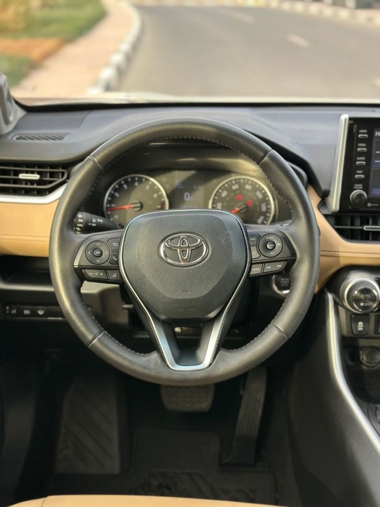 Toyota RAV4 XLE premium, sunroof,leather seats,JBL ,limited rims