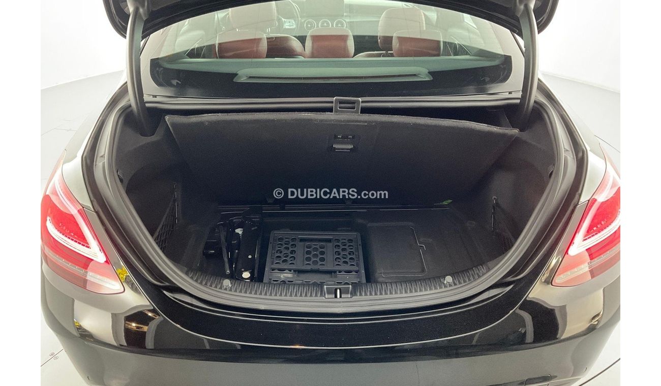 Mercedes-Benz C 200 Premium (AMG Line)