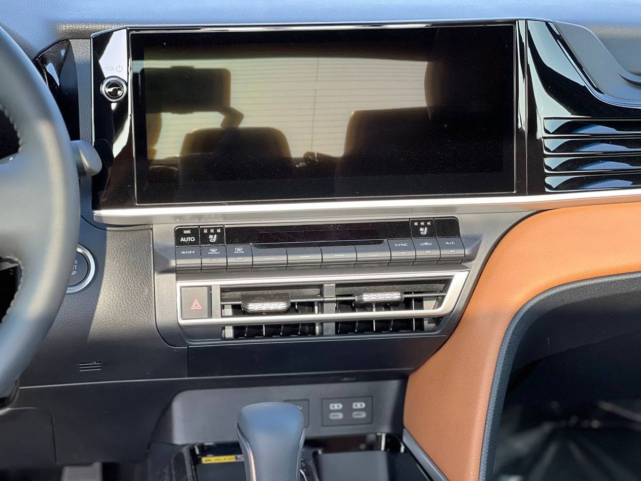 Toyota Camry GLE 2.5L PTR A/T // 2025 // FULL WITH RADAR , COOLING SEATS , PANORAMIC ROOF // SPECIAL OFFER // BY