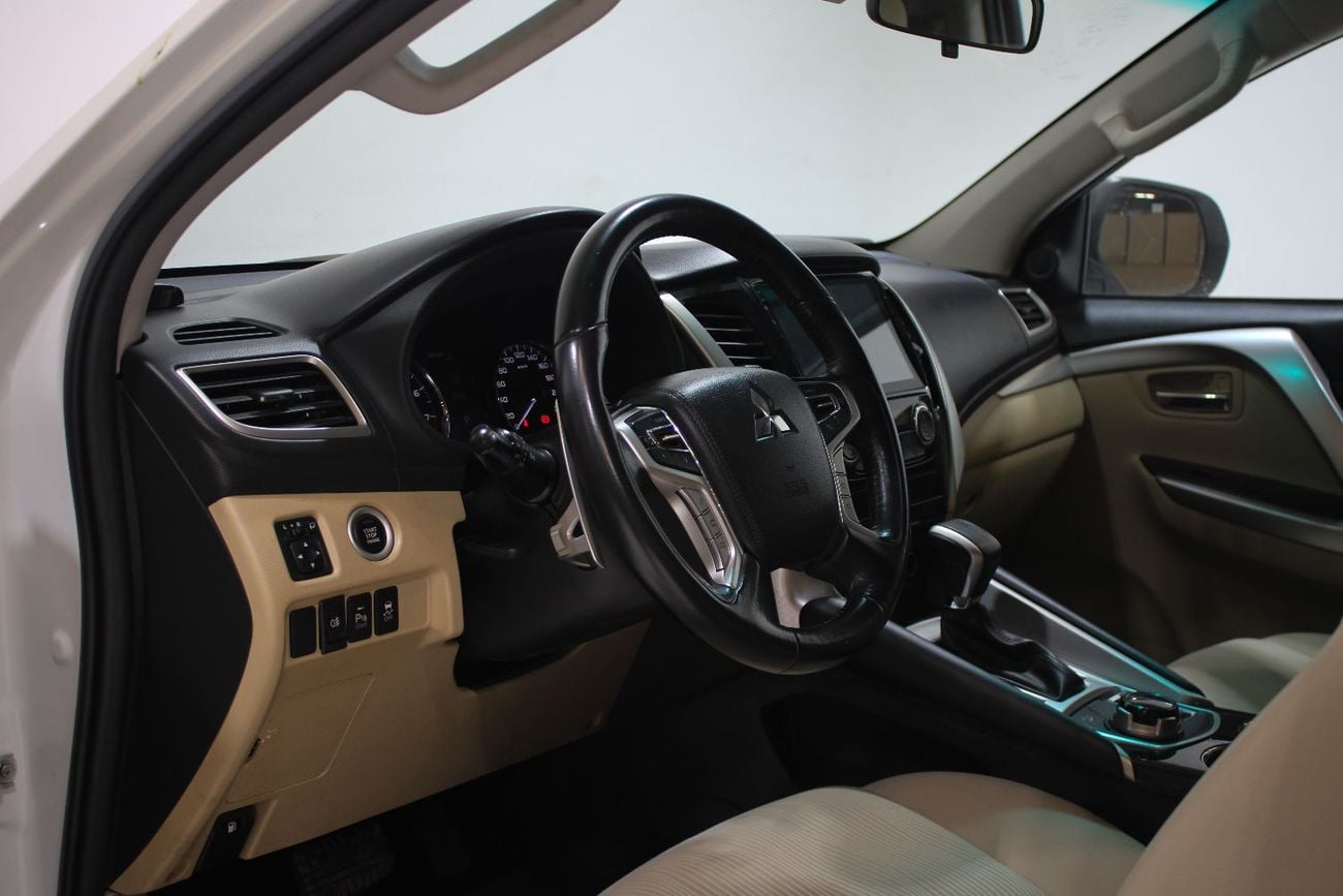 ميتسوبيشي مونتيرو سبورت GLS Premium 3.0L (7 Seater)