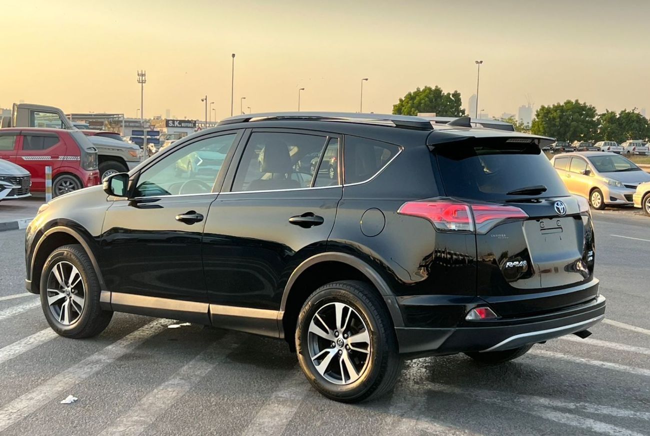 Toyota RAV4 2018 XLE - 2.5L V4-RearCam-AWD 4x4 - Push Start - Leather seat Sunroof