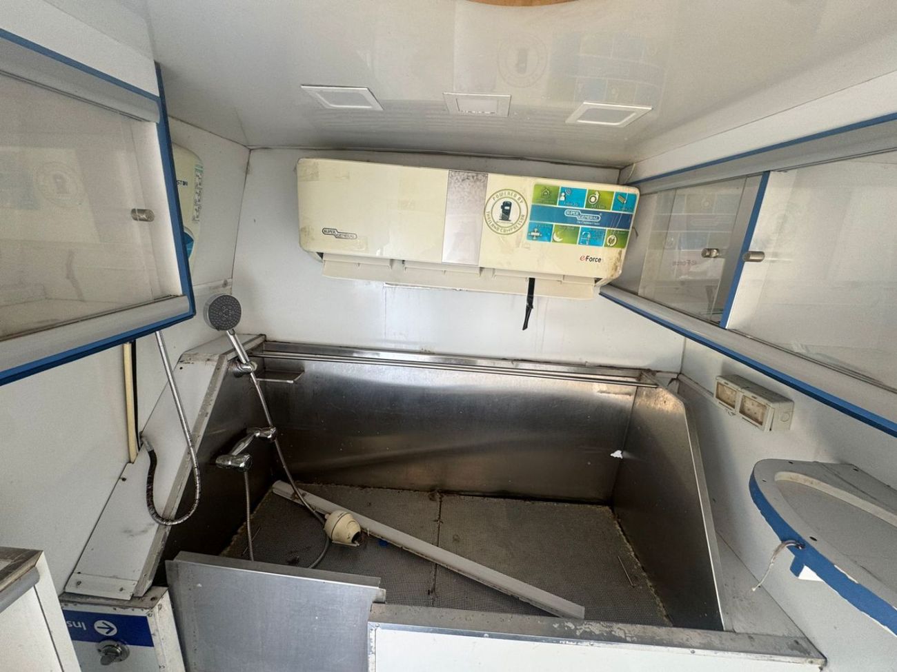 بيجو بوكسر صالون حلاقه حويانات متنقل