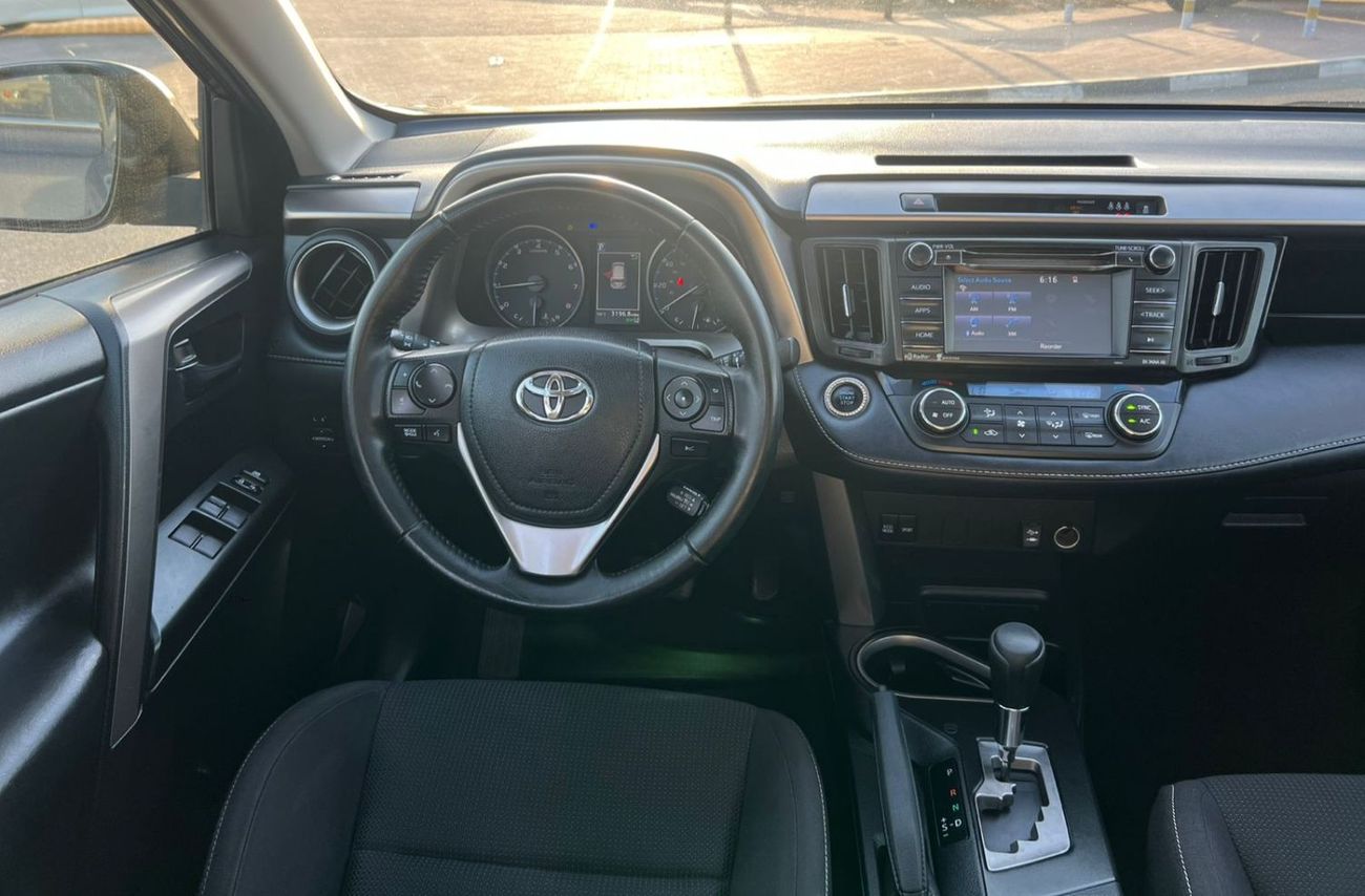 Toyota RAV4 2017 Toyota RAV4 XLE – 2.5L – Sunroof – Push Start – Rear Camera – Power Trunk