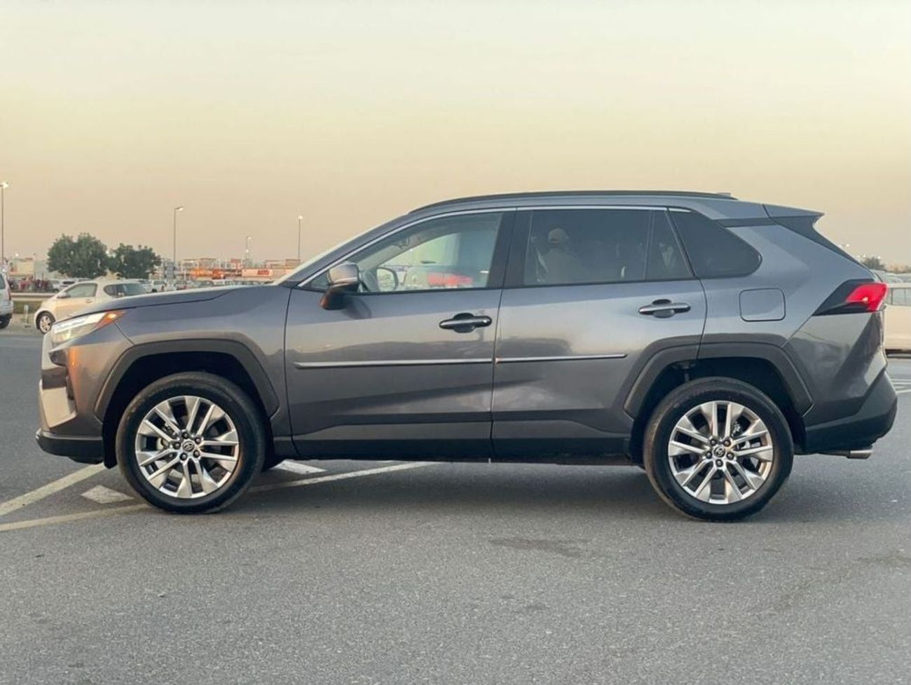 Toyota RAV4 2024 Toyota Rav4 XLE Premium+ 2.5L V4 - AWD 4x4 - Full Option With Radar - 2 Keys -