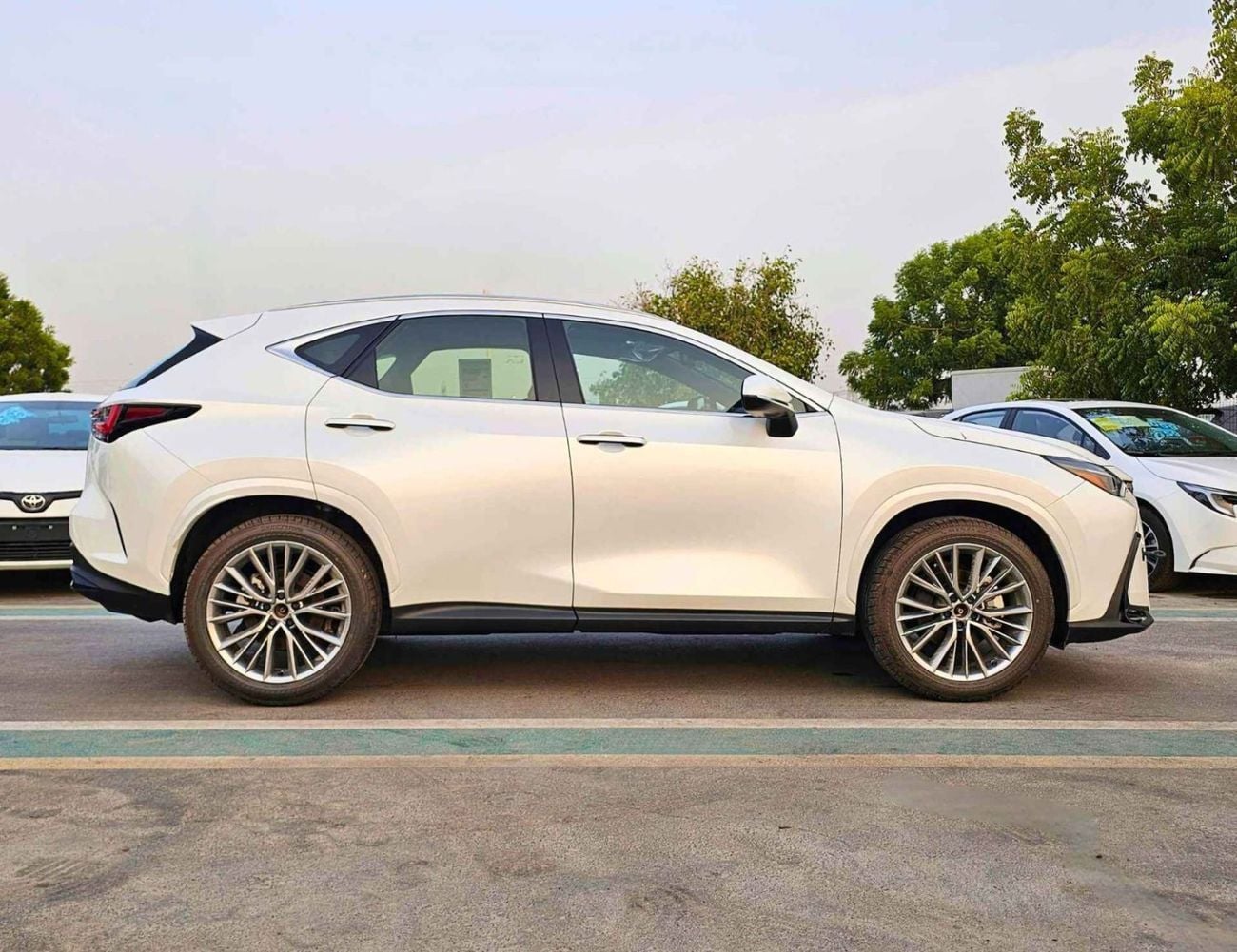 Lexus NX350 PREMIER OM / 2.4L PETROL / PWR WITH LEATHER SEATS / BLIND SPOT / SUNROOF (CODE # NXP3E)