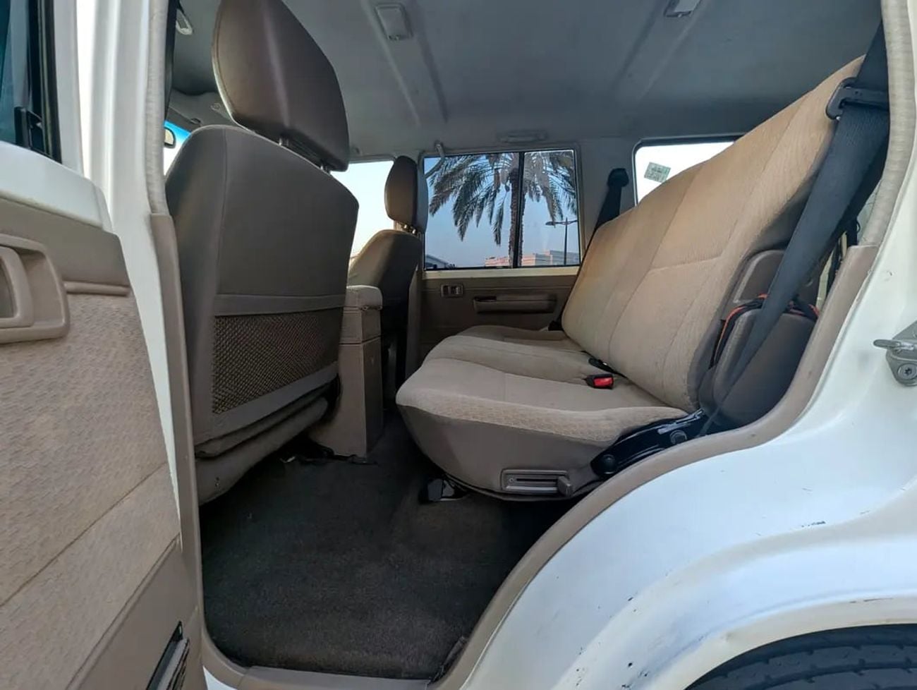 تويوتا لاند كروزر 70 Land Cruiser 76 Series 1VD-FTV 4.5L V8 Turbo-Diesel Excellent Condition