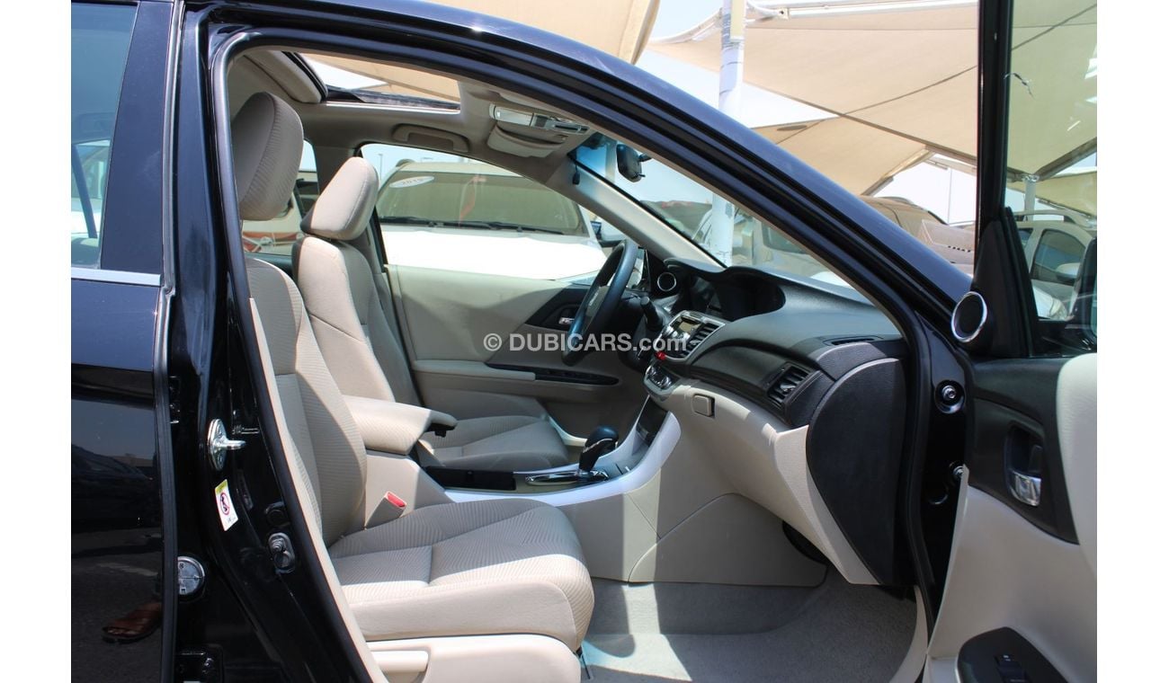 Honda Accord DX ACCIDENTS FREE - GCC - FULL OPTION - V4 - CAR IS IN PERFECT CONDITION INSIDE OUT