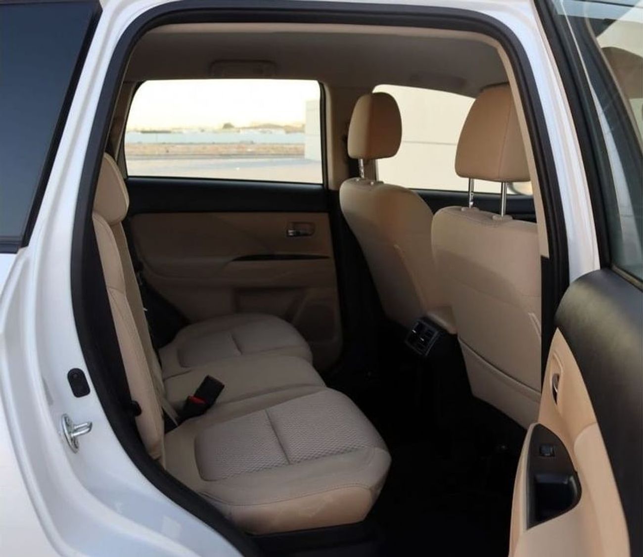 Mitsubishi Outlander GLX Basic 2.4L (5 Seater) Mitsubishi Outlander 2020 GCC edition, mileage 85,000 KM, with a 2.4L engi