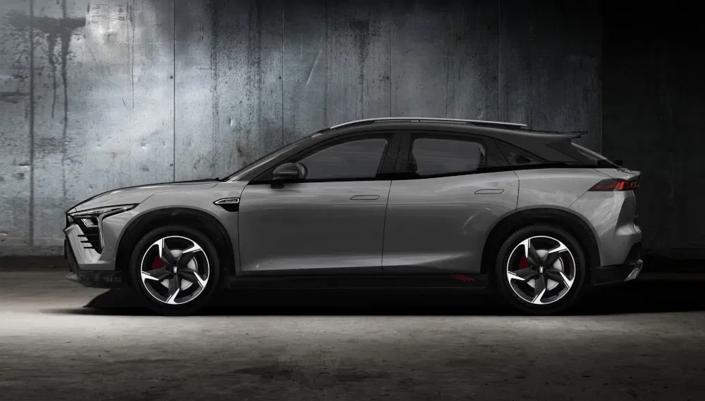 بيستون B70S exterior - Side Profile