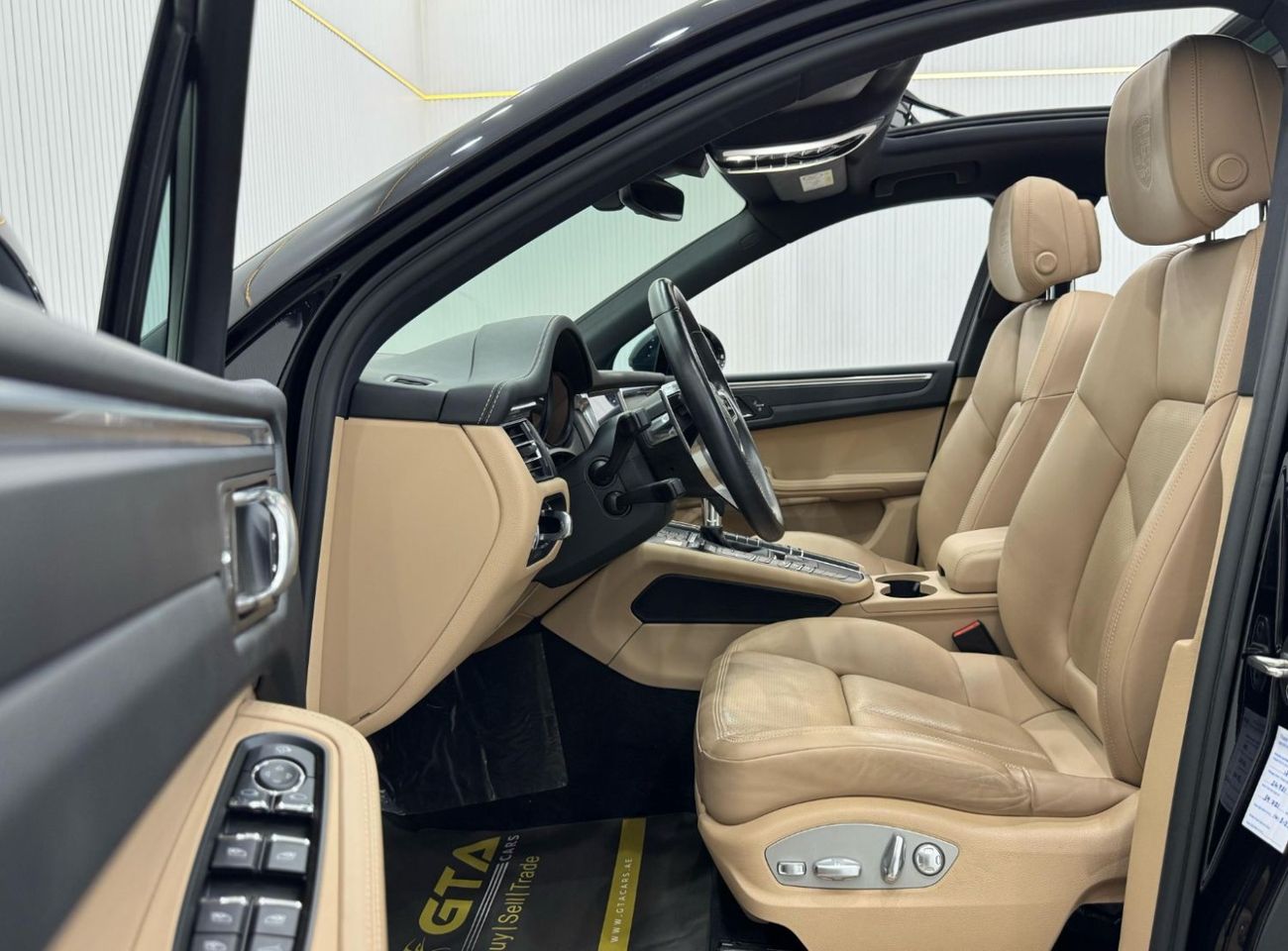 Porsche Macan Std 2.0L (252 HP) 2021 Porsche Macan, 1 Year Warranty, Full Agency Service History, GCC