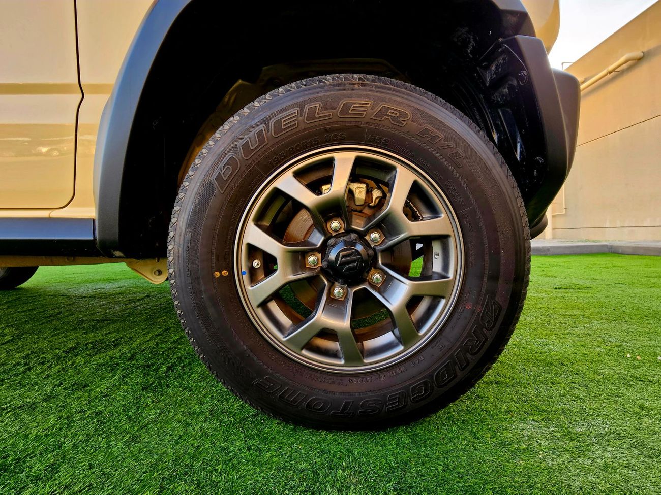 سوزوكي جيمني GLX/ DUAL TONE/ AUTOMATIC/ ORIGINAL PAINT/ 1.5L V4/ LOW MILEAGE