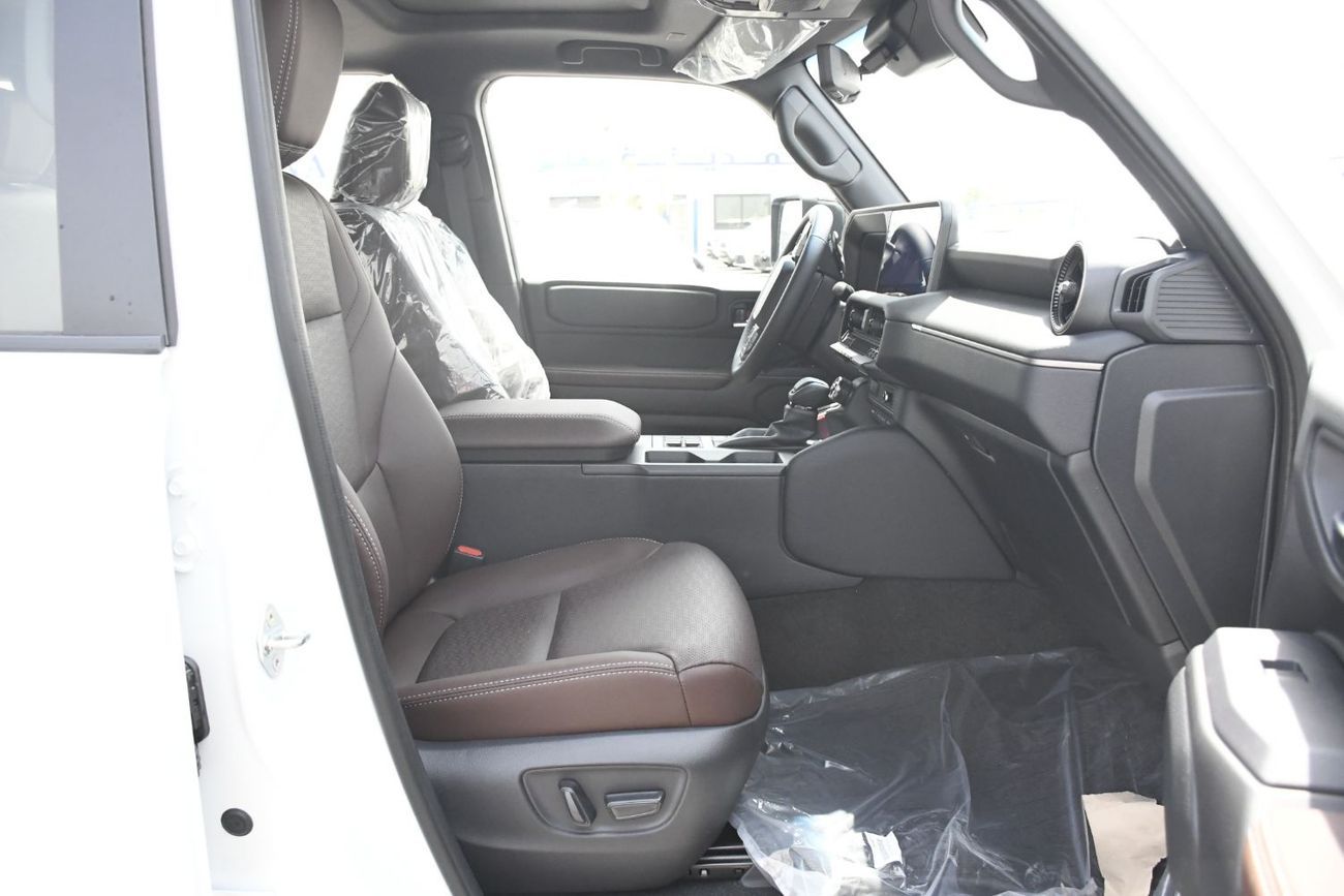 تويوتا برادو 2.4L Adventure  Petrol Full Option GCC (Ready Stock)