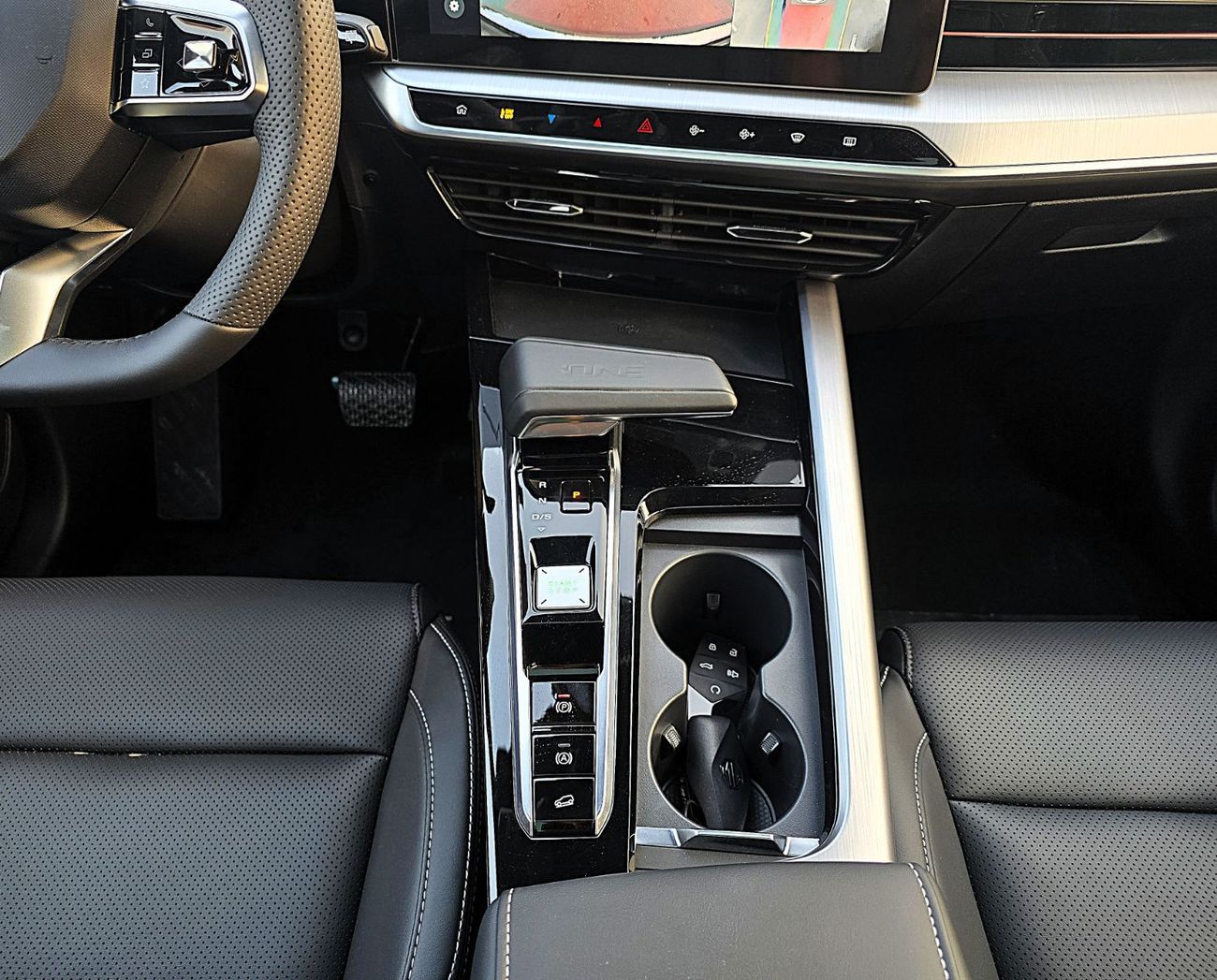 MG One MG One 1.5 LUX SUV FWD 5Doors Black Color 2024