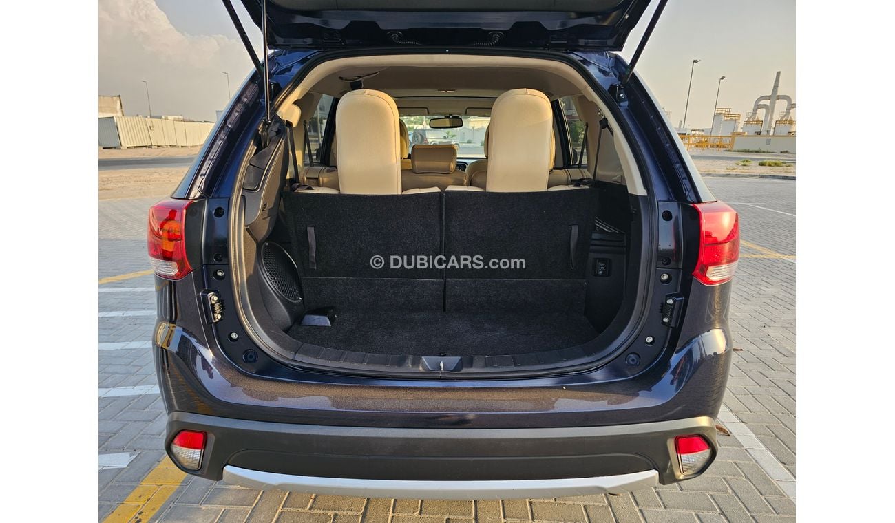 ميتسوبيشي آوتلاندر Full Option | Sunroof | Original Airbags | 7 Seats