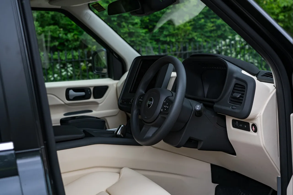 Used LEVC TX Sutton VIP Taxi 2022 for sale in Dubai 613867