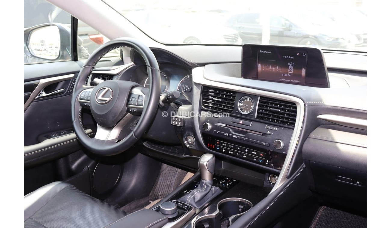 Lexus RX 300 Lexus RX300 Platinum / 2019 / 4 Cylinder
