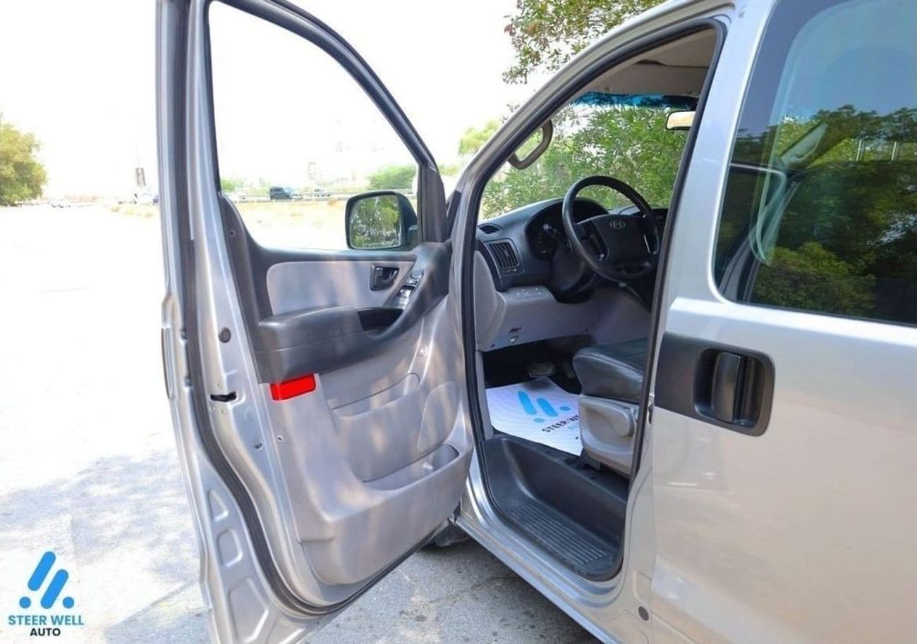 هيونداي H-1 Std GL 2.5L RWD - Petrol Automatic - 9 Seater Passenger Van - Like New Condition - GCC