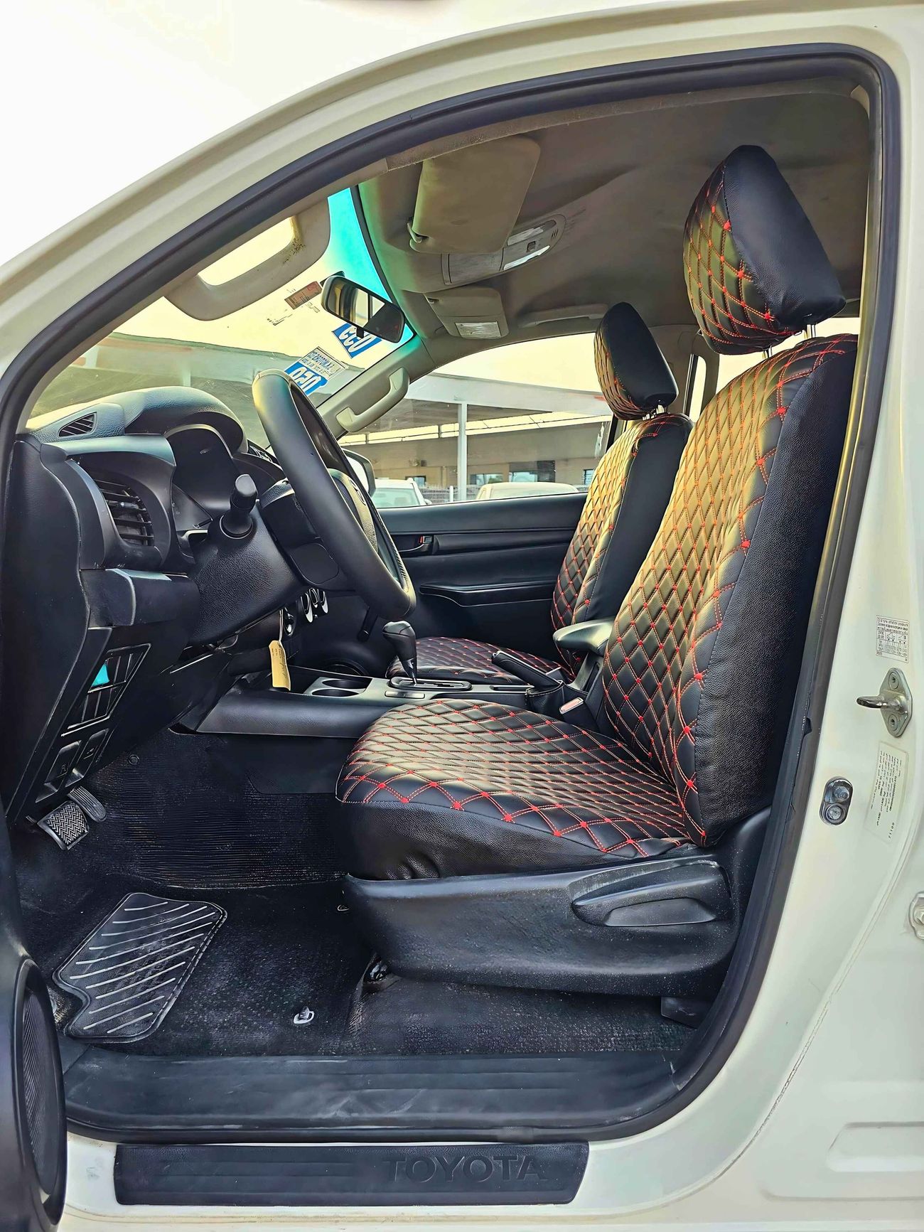 Toyota Hilux AUTOMATIC/ PATROL  4X4/ 2.7L D-CABIN/ GCC / LOT#201375