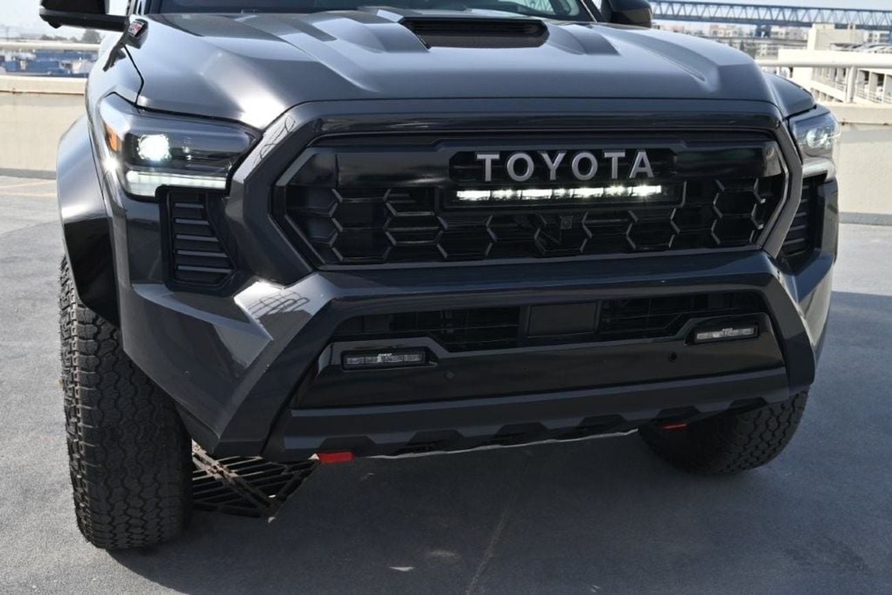 Toyota Tacoma HYBRID 2.4L A/T GRAY/RED