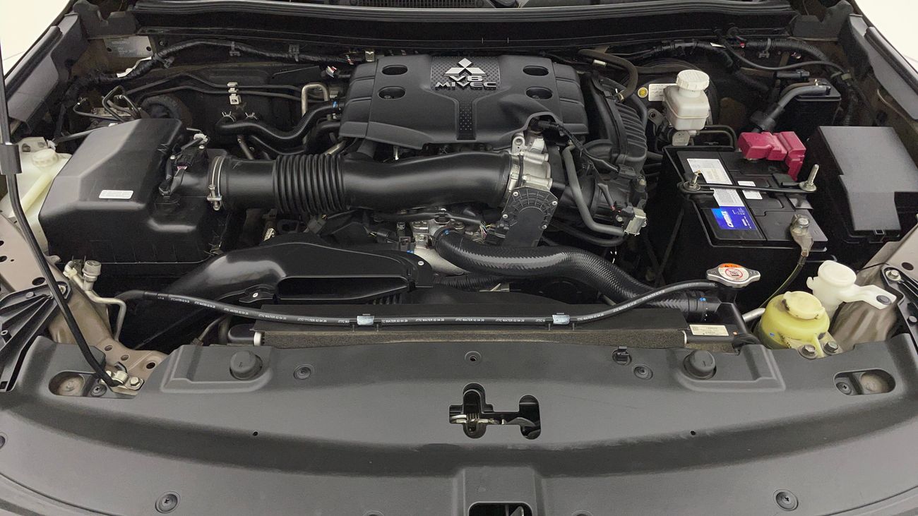 ميتسوبيشي مونتيرو سبورت GLX M/L SIGNATURE EDITION 3 | بدون دفعة مقدمة | اختبار القيادة في المنزل