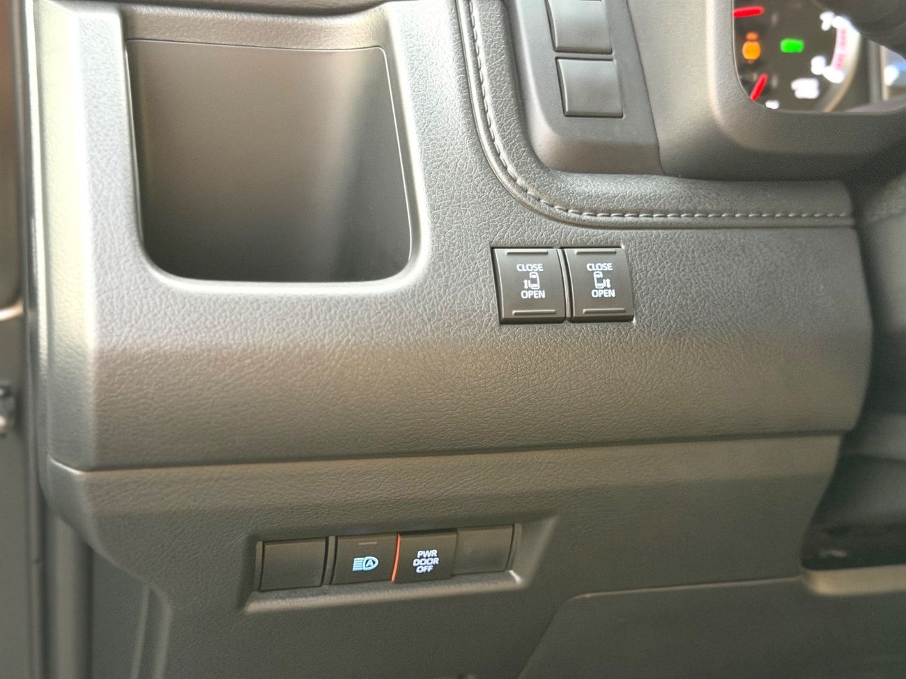 تويوتا جرافينا Granvia V full specs || Gcc