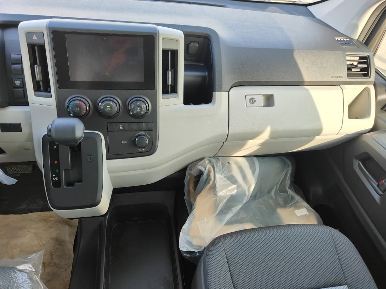 تويوتا هاياس GL 2026 Toyota Hiace 13-Seater High-Roof Full-Option 3.5L V6 Petrol A/T RWD Export Only