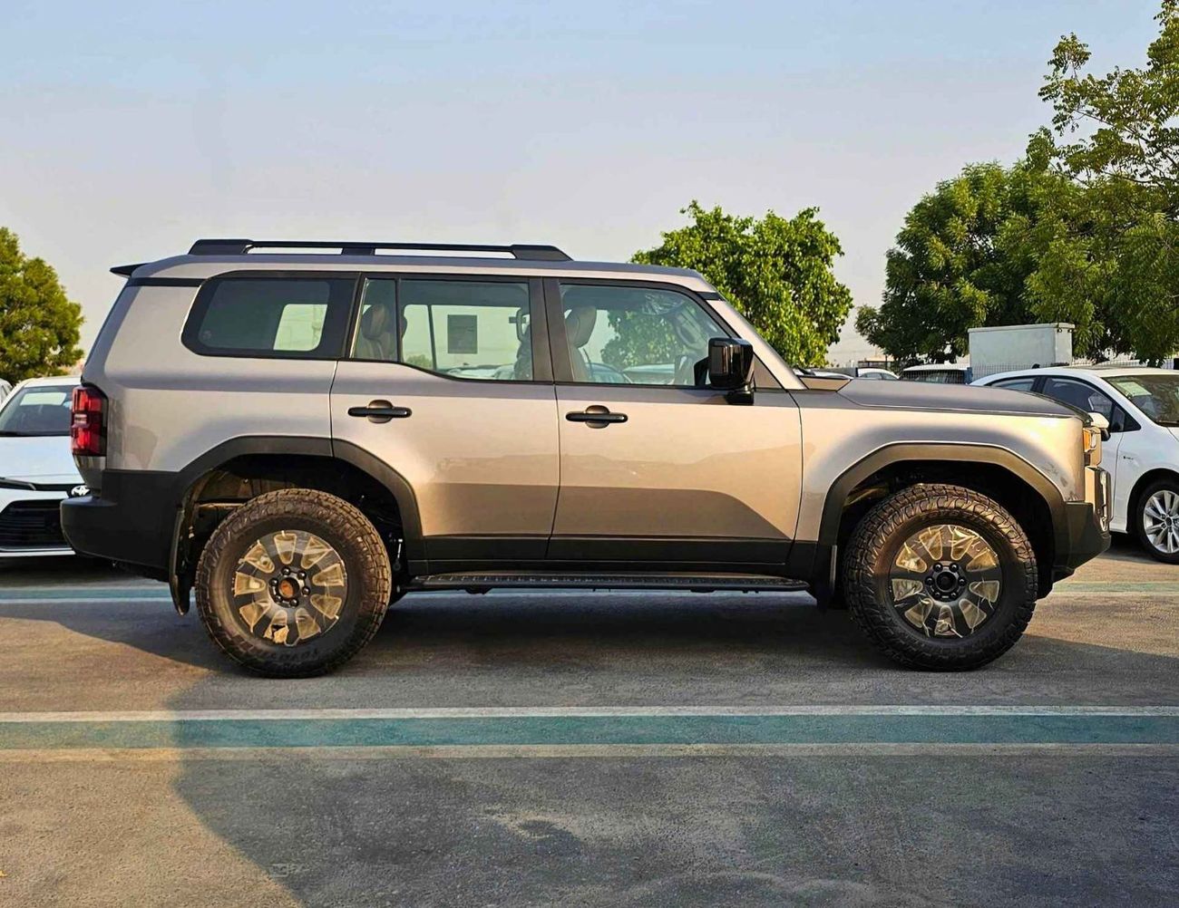 تويوتا برادو ADVENTURE WITH COMPRESSOR /2.8L V4 DIESEL/DRIVER POWER WITH LEATHER SEATS/AUTO A/C (CODE#P28ADV3B)