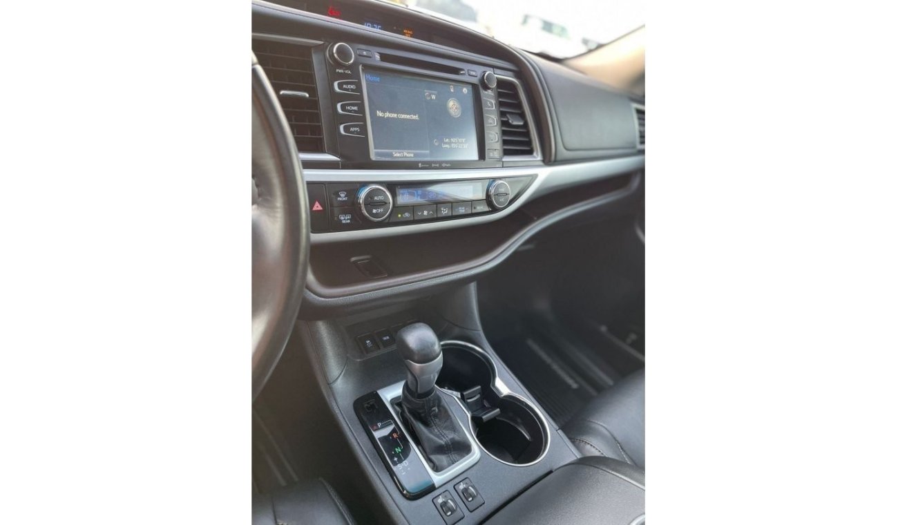 تويوتا هايلاندر 2018 Toyota Highlander XLE 4x4 3.5L V6 Full Option 7 Seater - UAE PASS