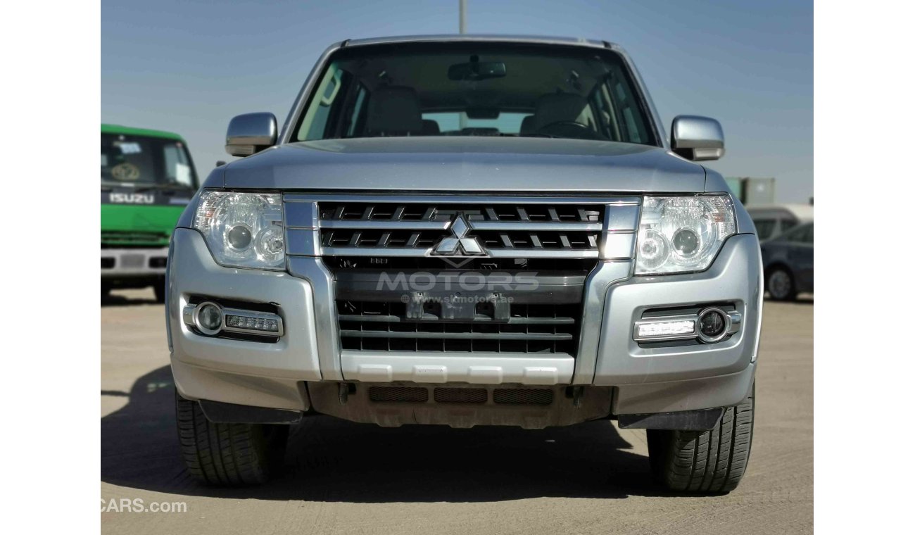 ميتسوبيشي باجيرو 3.5L PETROL, 17" ALLOY RIMS, KEY START, XENON HEADLIGHTS (LOT # 6889)