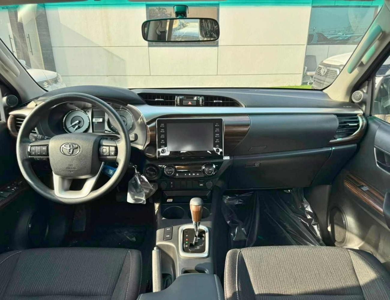 Toyota Hilux SR5 (NON GCC) SR5 | 2.8L V4 DIESEL | FULL OPTION | BLIND SPOT | OVER FNDER (CODE # HDAH1)