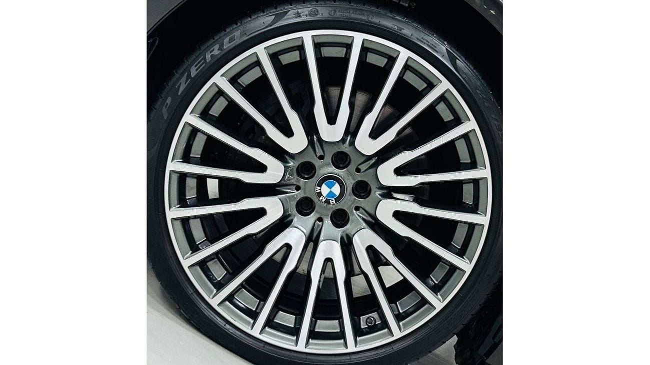 BMW 750Li Luxury Plus GCC .. FSH .. Top Range .. Perfect Condition .. V8 .