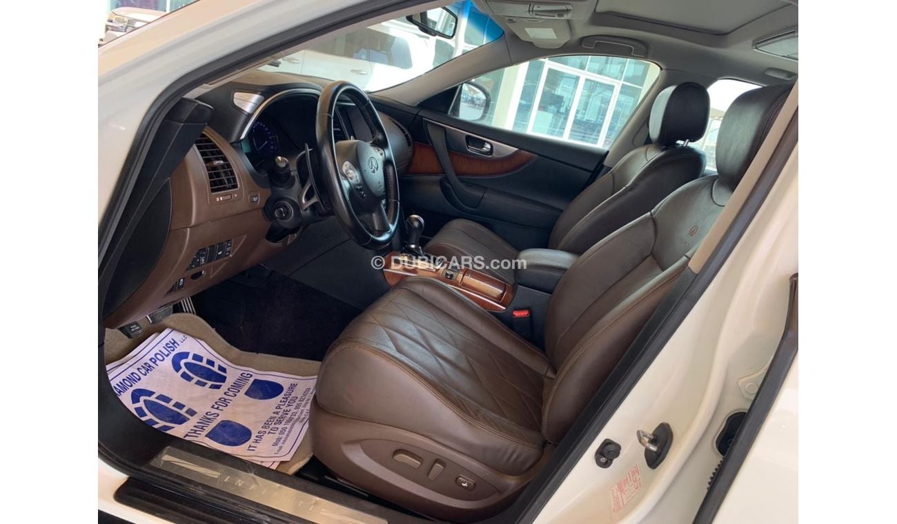 Infiniti FX35 Infiniti FX35 2012 g cc full options