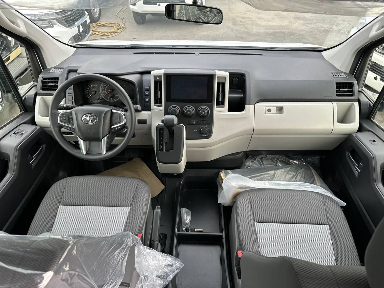 تويوتا هاياس 3.5 لتر PTR أوتوماتيك // 2026 // مزودة بمشغل DVD وكاميرا خلفية، أبواب جانبية أوتوماتيكية // عرض خاص 