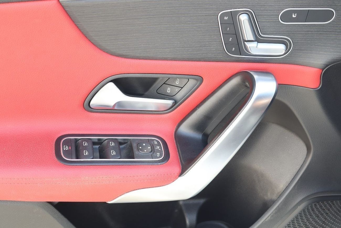 مرسيدس بنز A 250 Std 2.0L (224 HP)