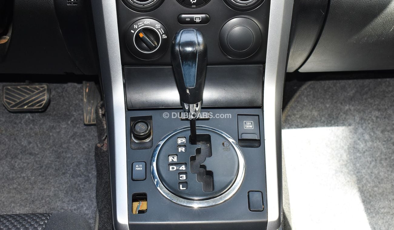 Suzuki Grand Vitara Gulf model 2008 Forwell silver color in excellent condition