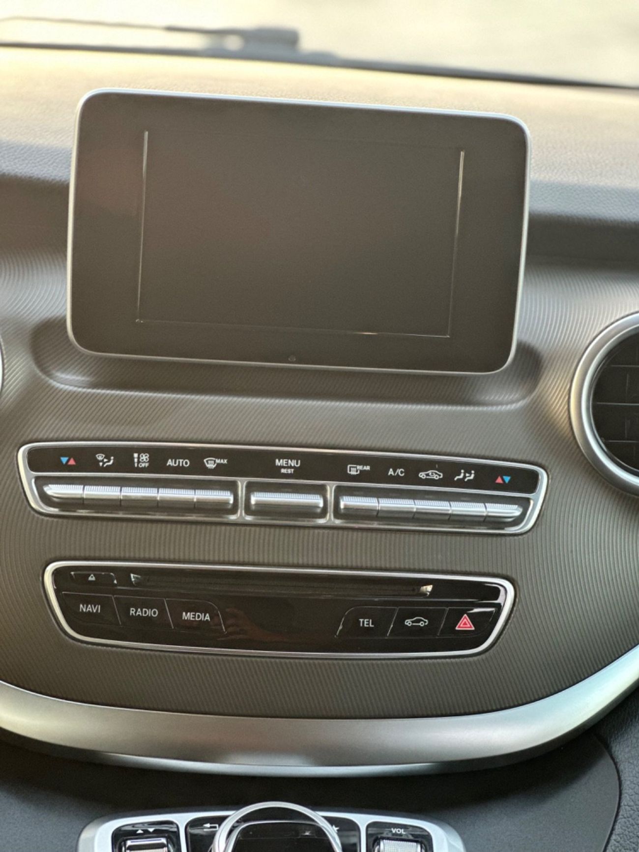 مرسيدس بنز V 250 موديل 2019 خليجي حاله ممتازه من الداخل والخارج صبغ الوكاله مالك واحد من الوكاله