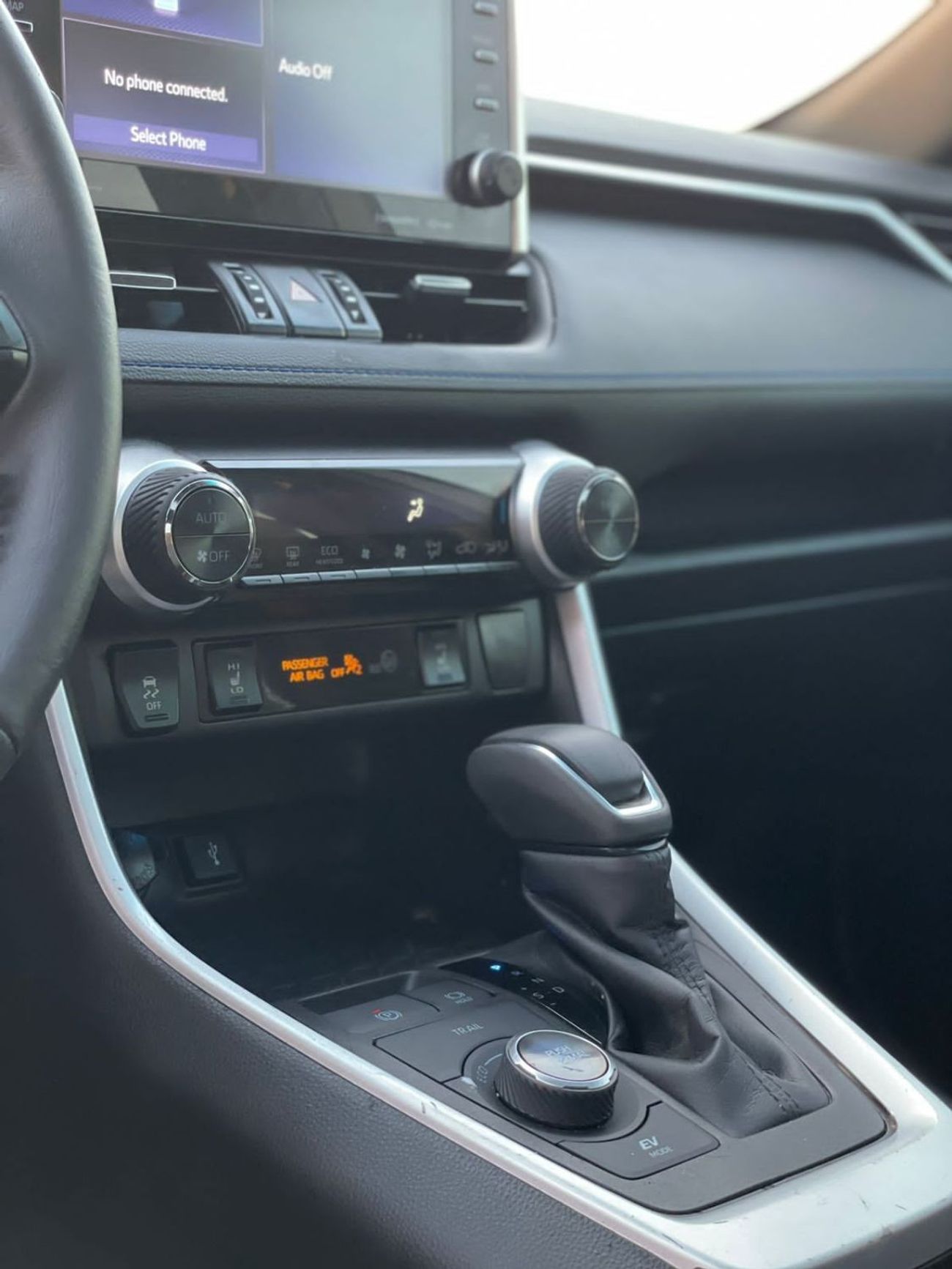 Toyota RAV4 XLE HYBRID  4X4