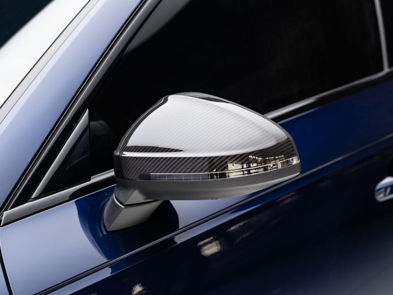 أودي RS4 ستاندارد BUY NOW, PAY 2027 | THE BLACKLINE STANDARD | 2028 Warranty + Service, Low KMs, GCC