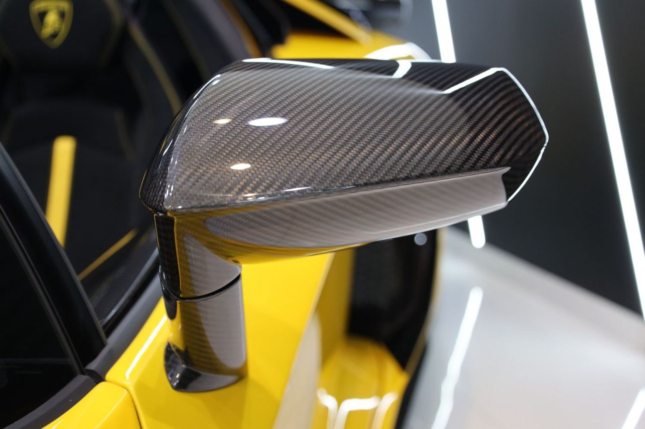 Lamborghini Aventador SVJ 6.5L V12 Roadster, 1 of 800, Carbon Package, Very Low KM!!