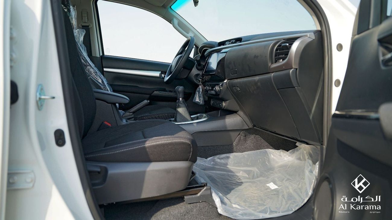 تويوتا هيلوكس 2.4 لتر | SR5 | دفع رباعي يدوي | هيكل عريض | تحكم مناخي ثنائي المناطق | مرايا ونوافذ كهربائية