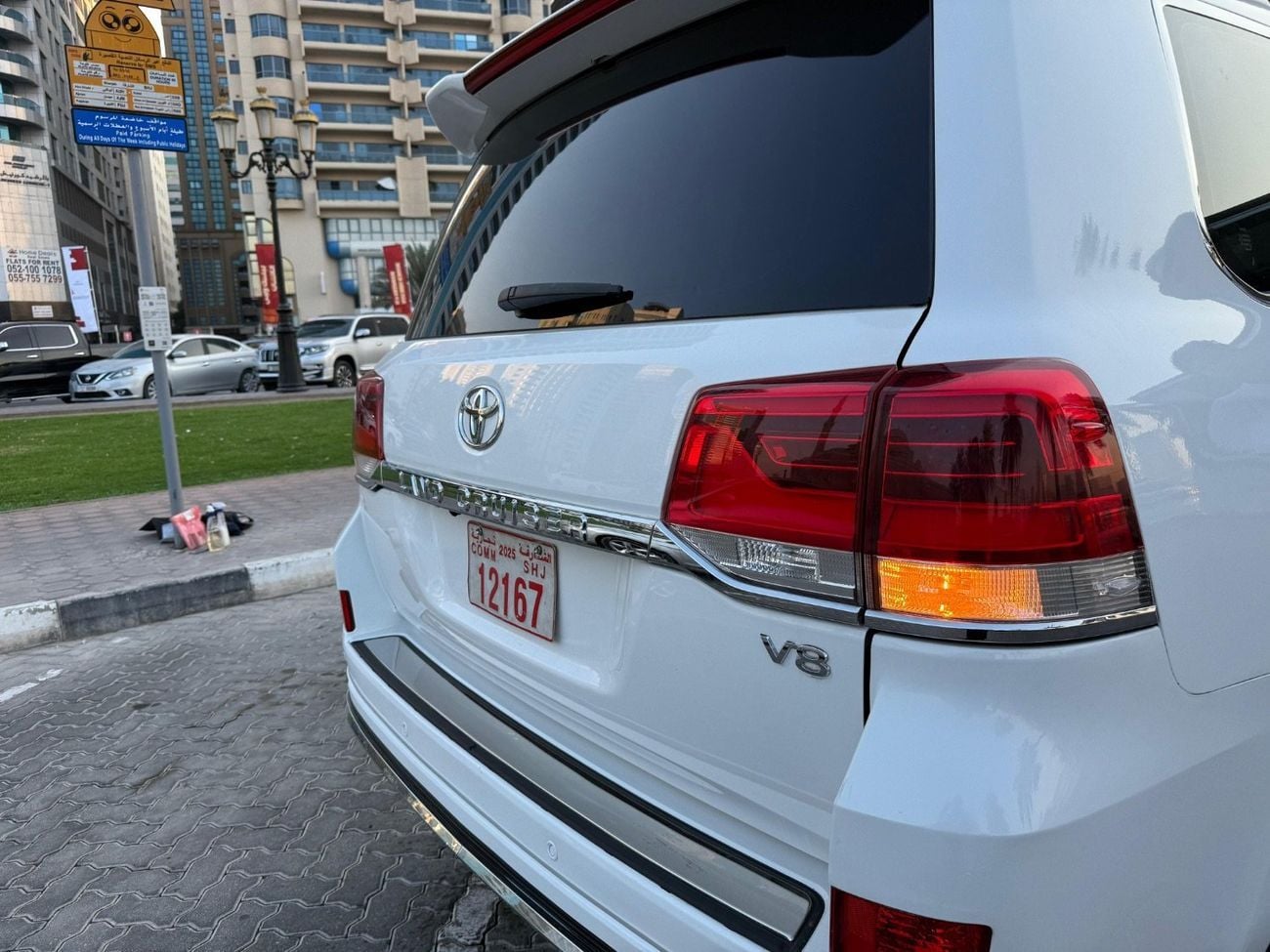 تويوتا لاند كروزر VXR 200 Series Right Hand Side Drive