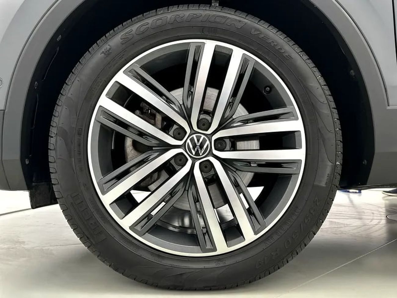 Volkswagen Tiguan 2.0 TSI Elegance Elegance (Ref#43379) / WAS 139,900 AED - NOW 127,900 AED