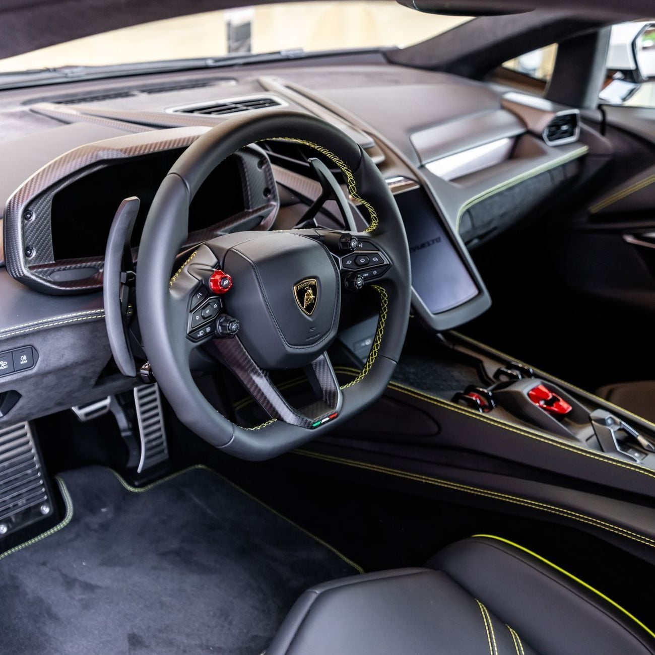 لامبورغيني ريفويلتو 2024 LAMBORGHINI REVUELTO BRAND NEW ( FREE SERVICE CONTRACT )