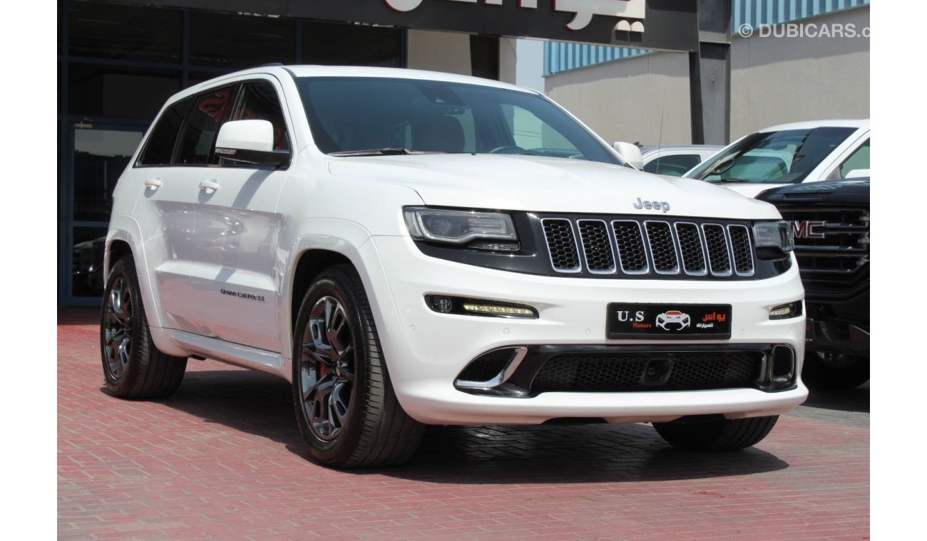 جيب جراند شيروكي 6.4 SRT 2015 GCC IN MINT CONDITION