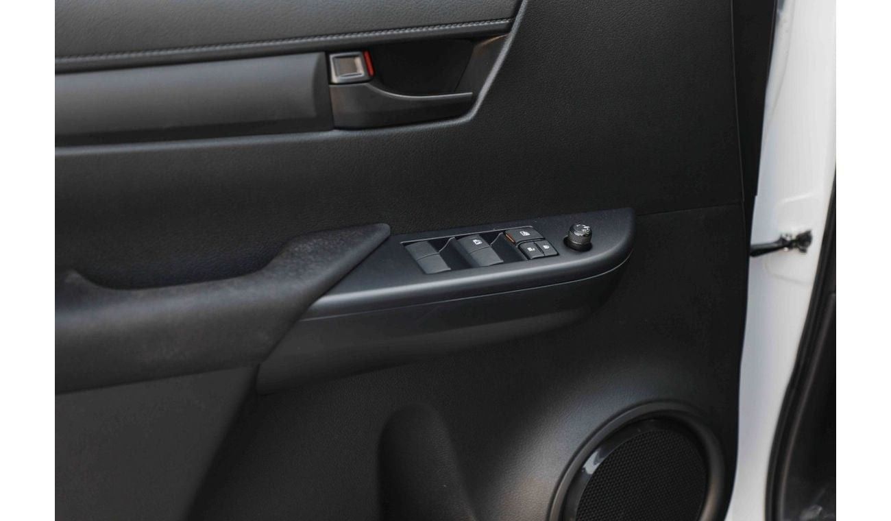 Toyota Hilux 2025 TOYOTA HILUX LOW 2.7 - PLATINUM WHITE PEARL inside BLACK | Export Only