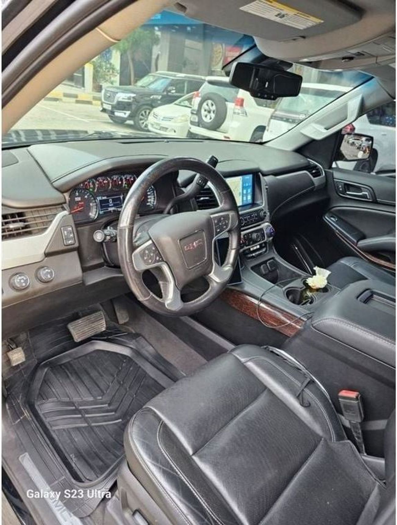 GMC Yukon XL SLT 5.3L 4WD (8 Seater)